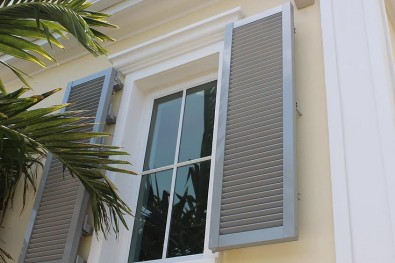 HINGE COLONIAL SHUTTERS