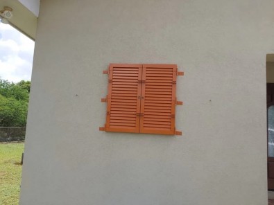 HINGE COLONIAL SHUTTERS