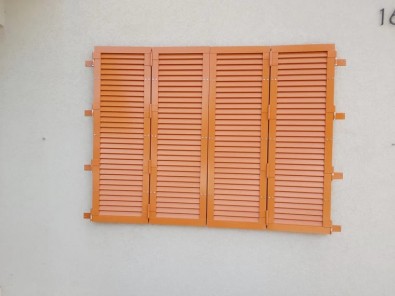 HINGE COLONIAL SHUTTERS