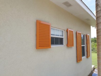 HINGE COLONIAL SHUTTERS