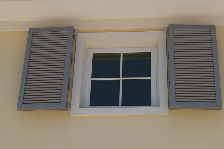 HINGE COLONIAL SHUTTERS