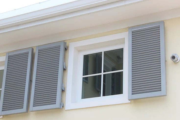 HINGE COLONIAL SHUTTERS