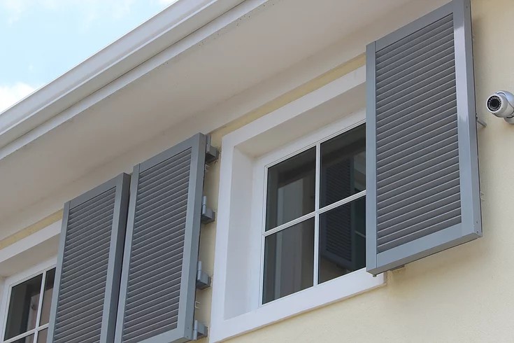 HINGE COLONIAL SHUTTERS