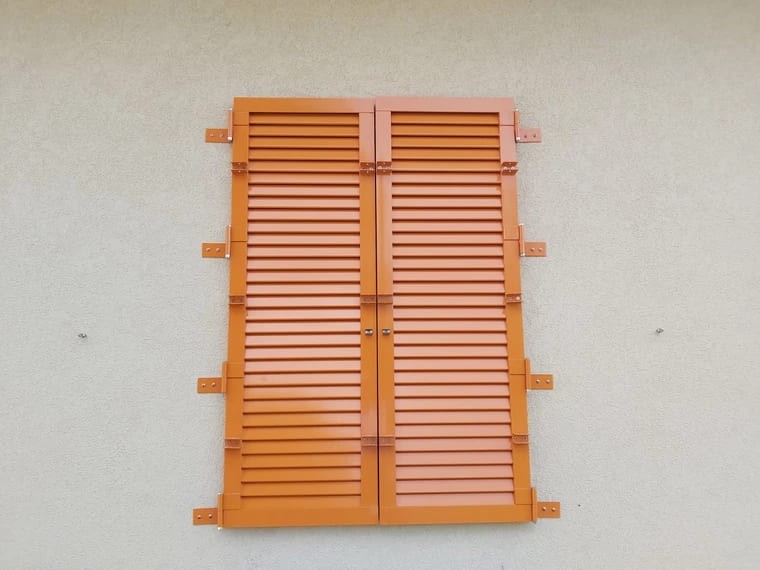 HINGE COLONIAL SHUTTERS